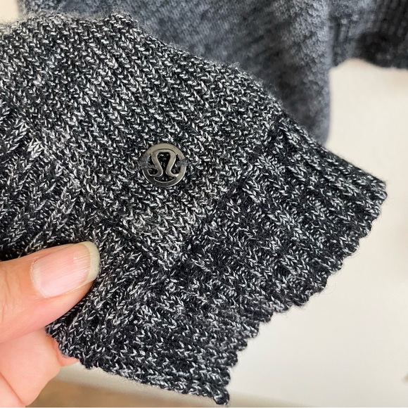 Lululemon Divinity Scarf Black / Heathered Core Medium Grey - Picture 7 of 8